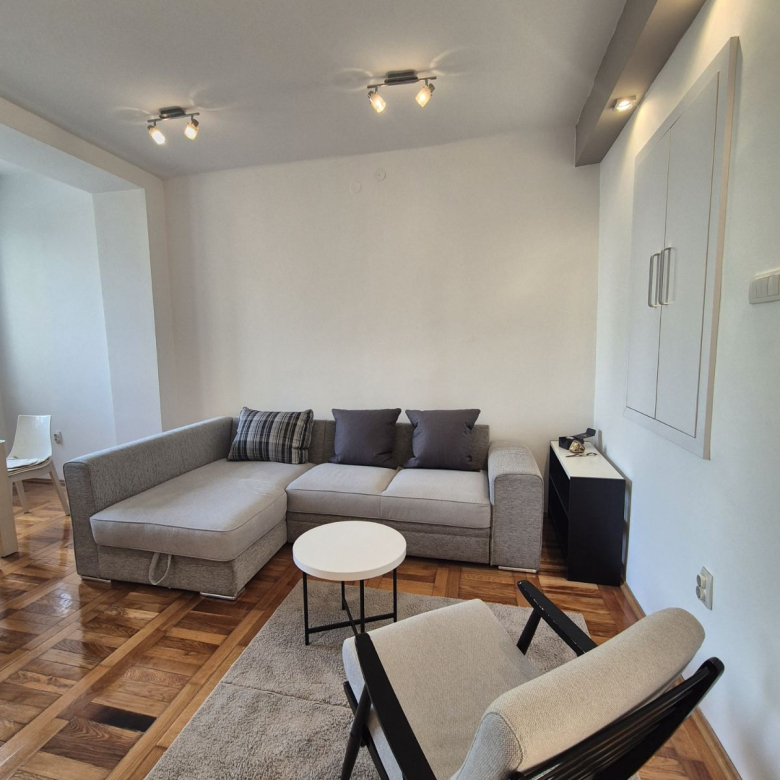 Stan Izdavanje Novi Sad  72 m2