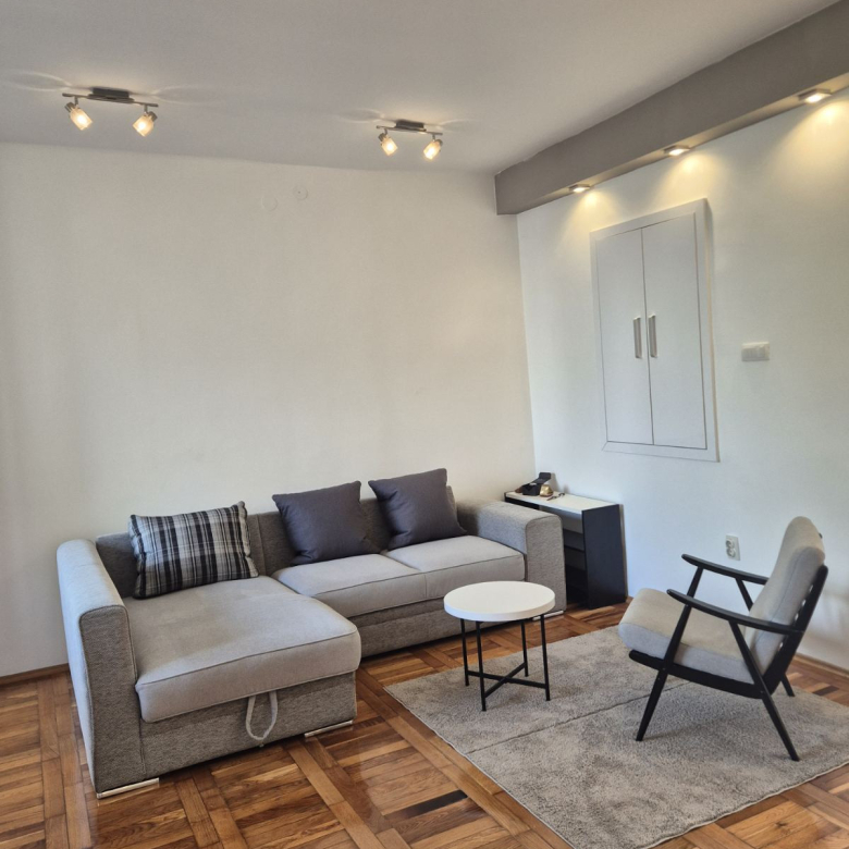 Stan Izdavanje Novi Sad  72 m2