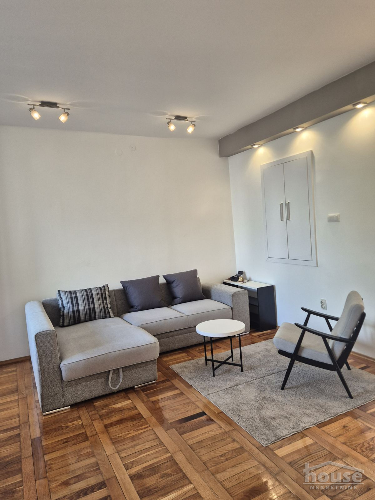 Stan Izdavanje Novi Sad  72 m2