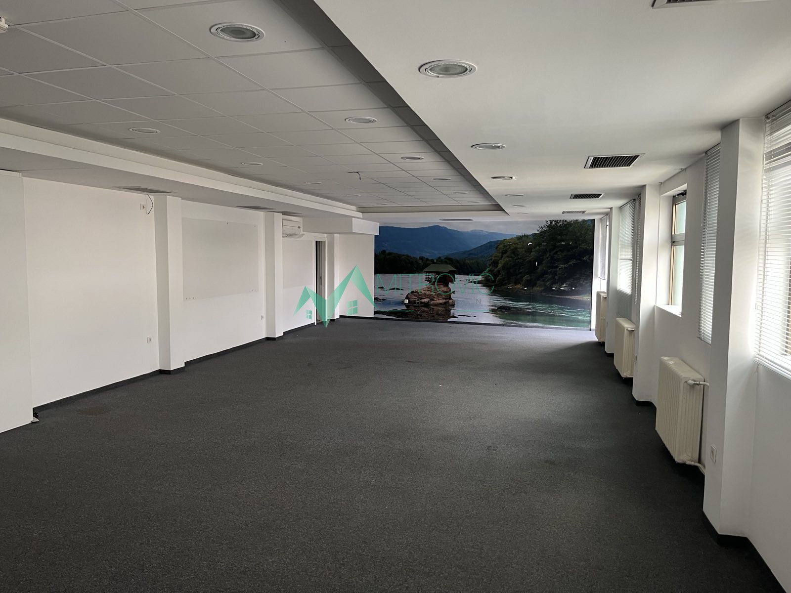 Lokal Prodaja Novi Sad  1050 m2