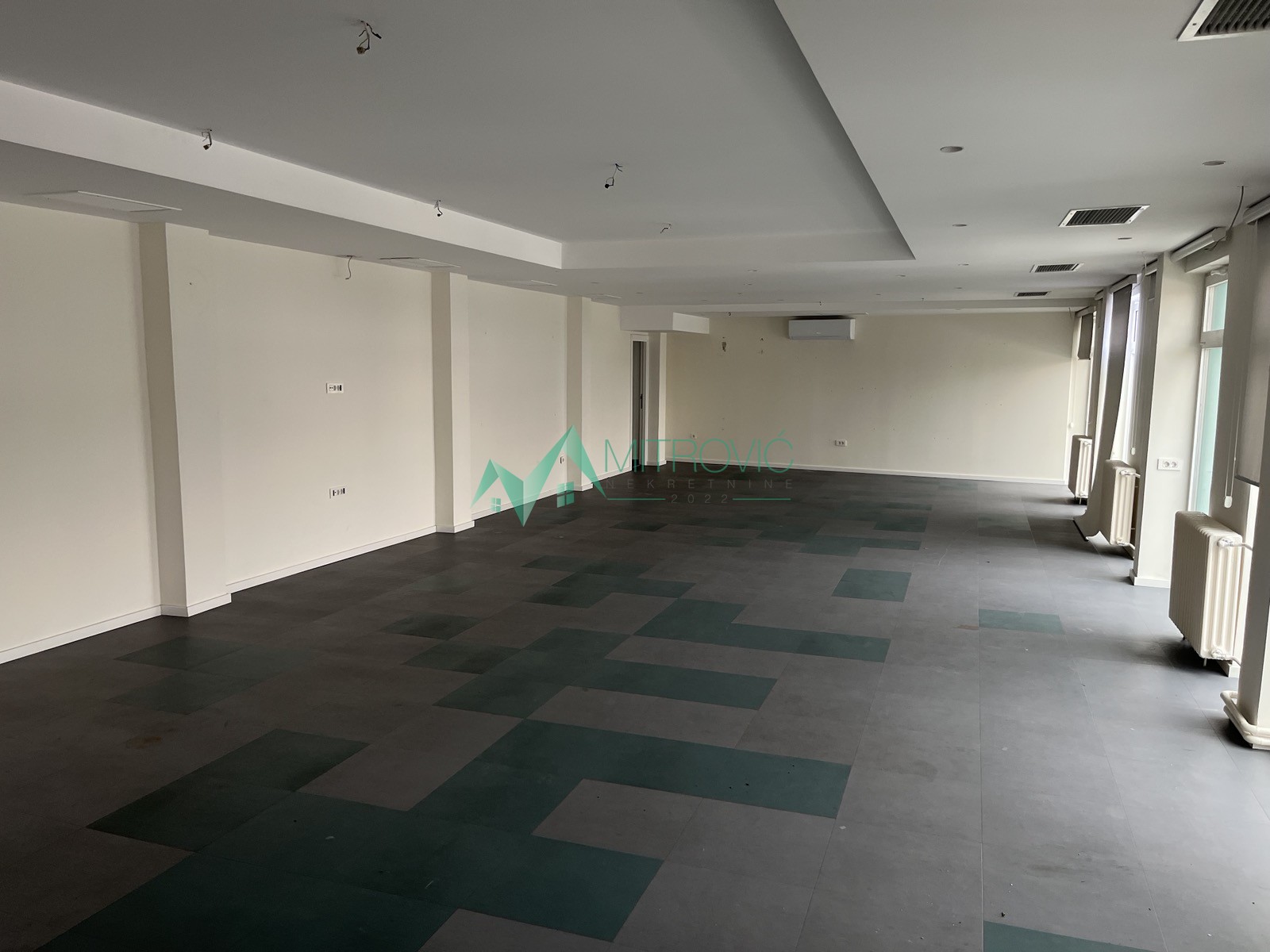 Lokal Prodaja Novi Sad  1050 m2