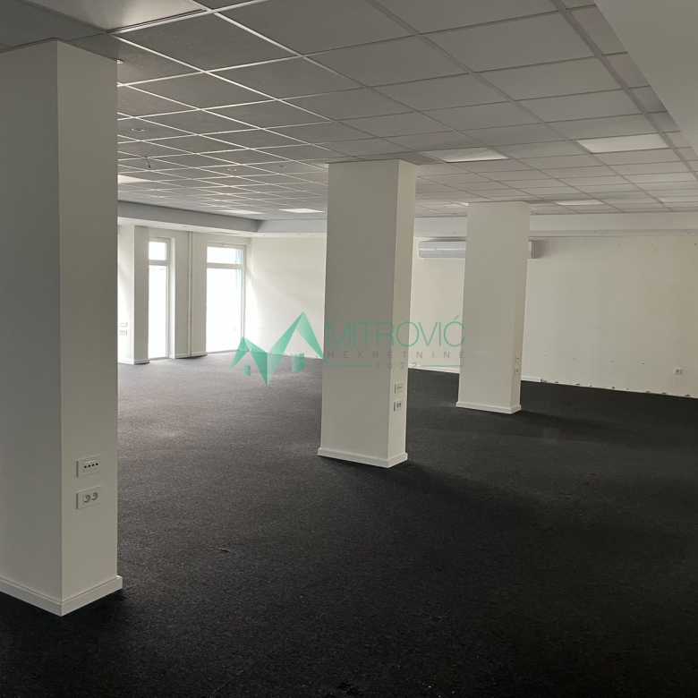 Lokal Prodaja Novi Sad  1050 m2