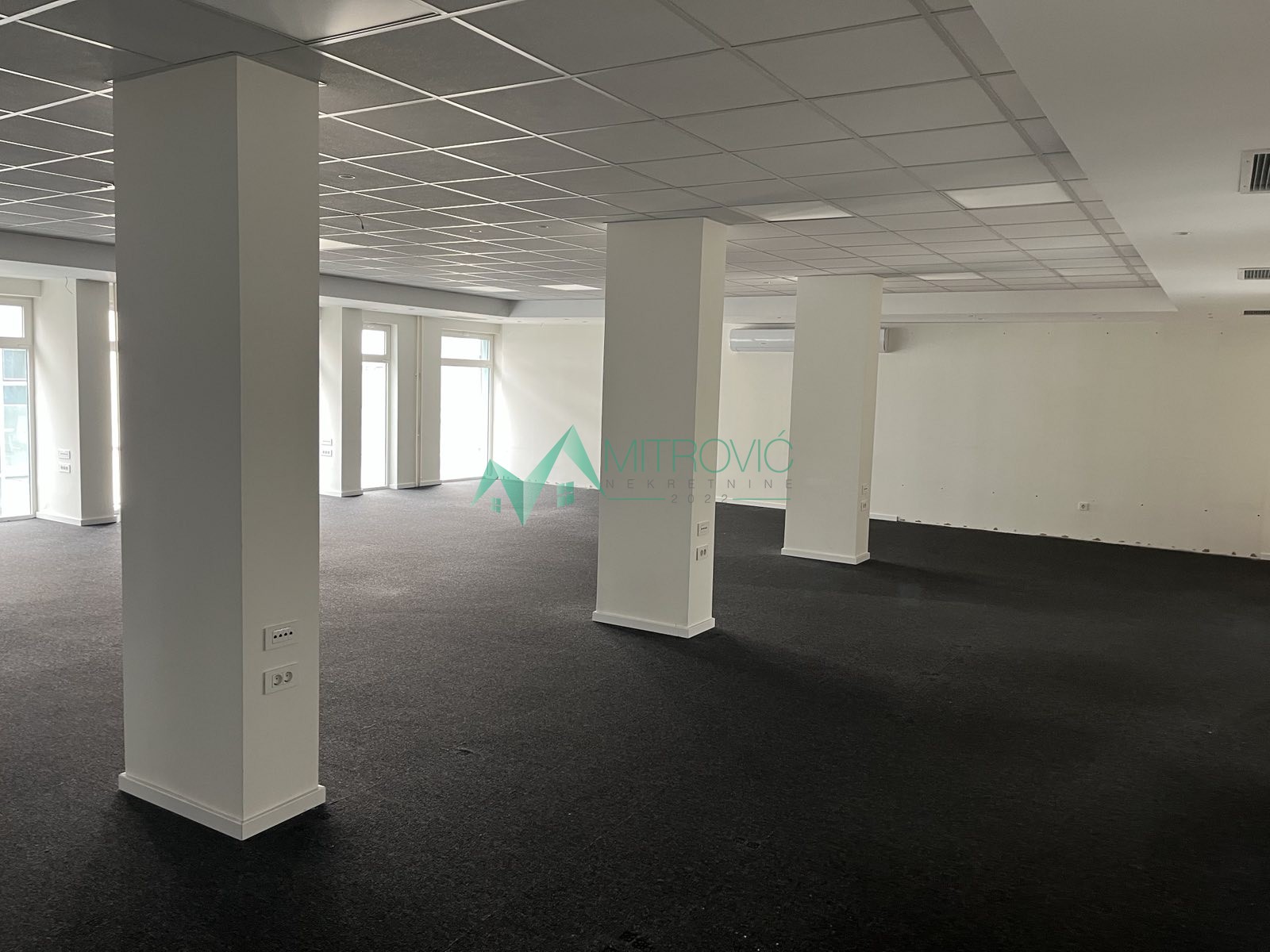 Lokal Prodaja Novi Sad  1050 m2