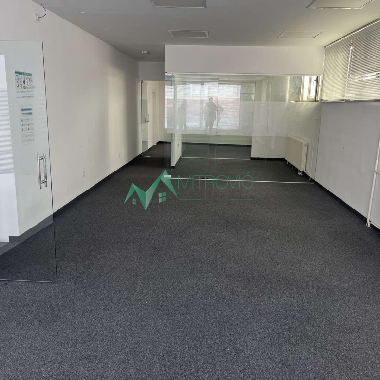 Lokal Prodaja Novi Sad  1050 m2