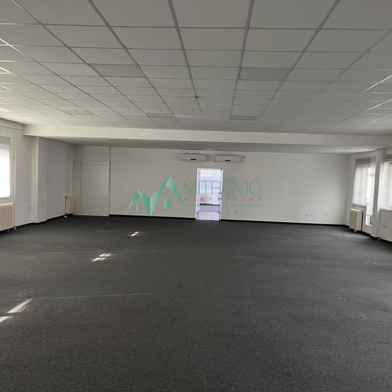 Lokal Prodaja Novi Sad  1050 m2