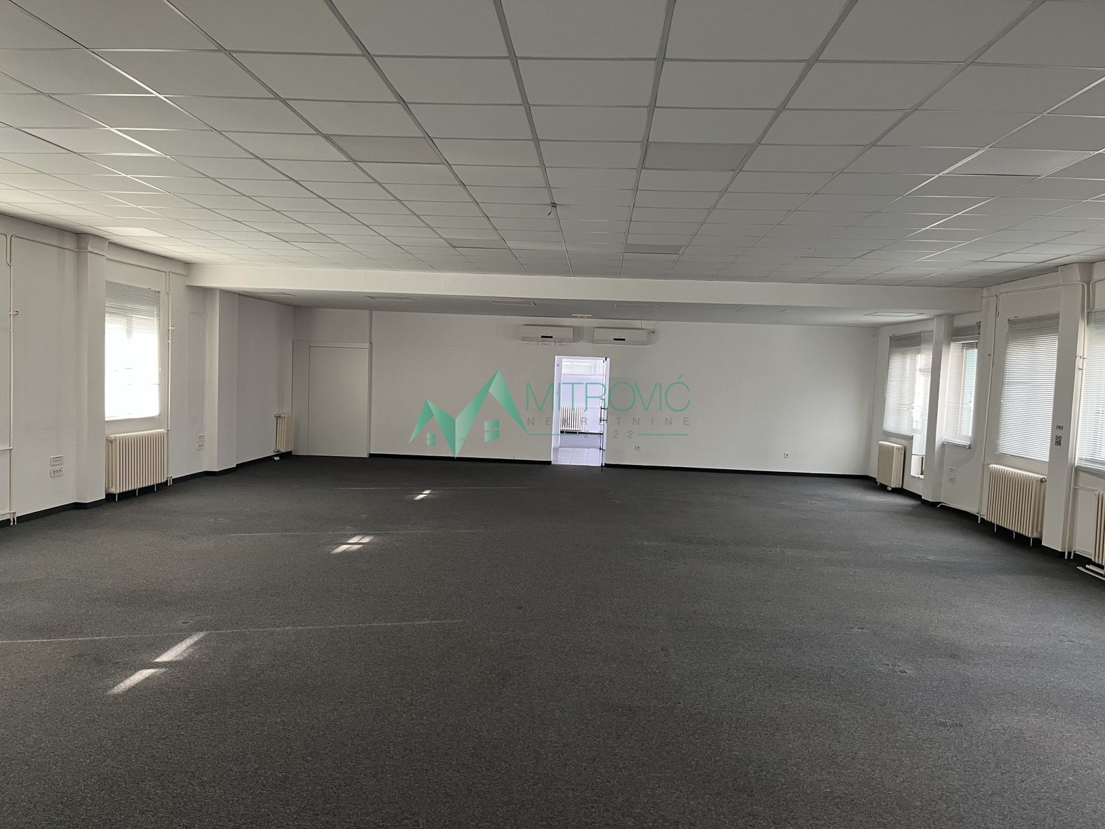 Lokal Prodaja Novi Sad  1050 m2