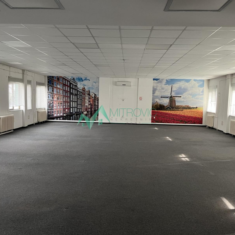 Lokal Prodaja Novi Sad  1050 m2