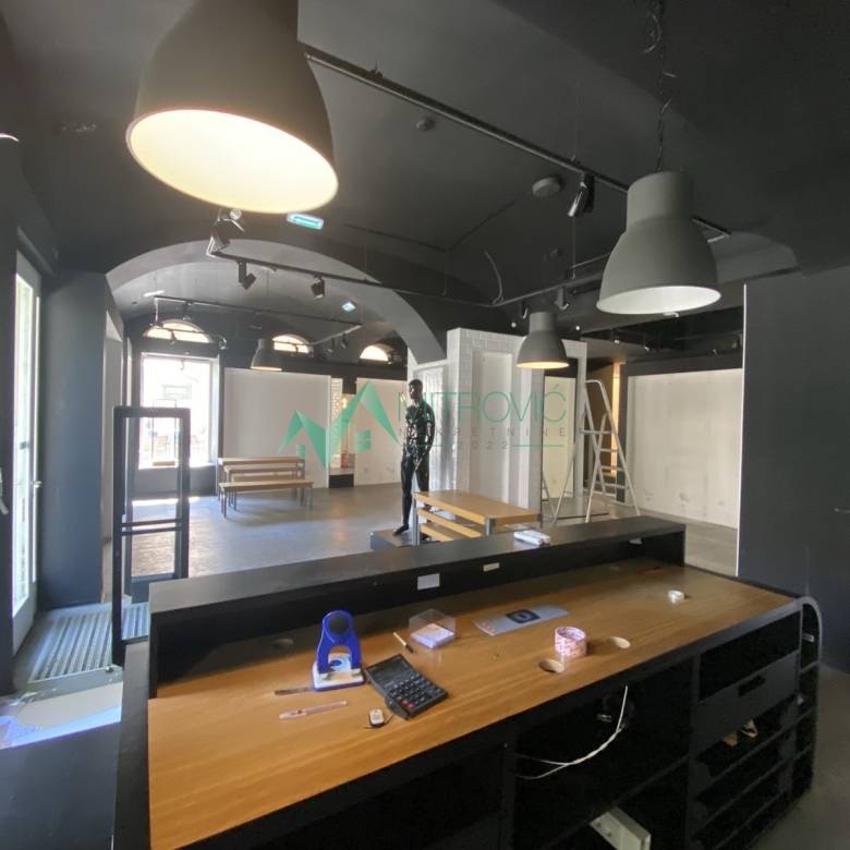 Lokal Prodaja Novi Sad  255 m2