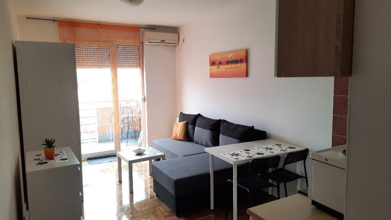 Stan Izdavanje Novi Sad  24 m2