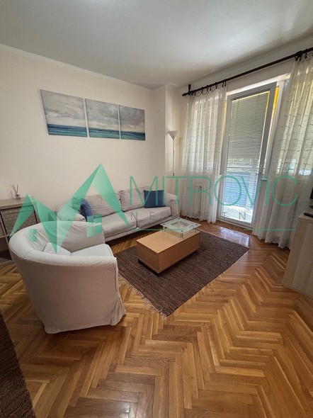 Grbavica, jednoiposoban pet friendly stan + parking u dvorištu
