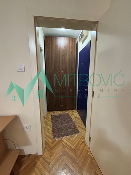 Grbavica, jednoiposoban pet friendly stan + parking u dvorištu