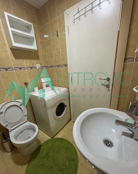 Grbavica, jednoiposoban pet friendly stan + parking u dvorištu