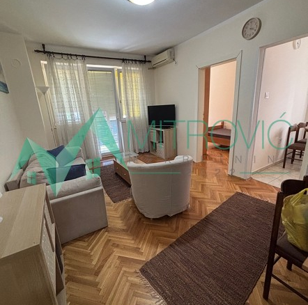 Grbavica, jednoiposoban pet friendly stan + parking u dvorištu