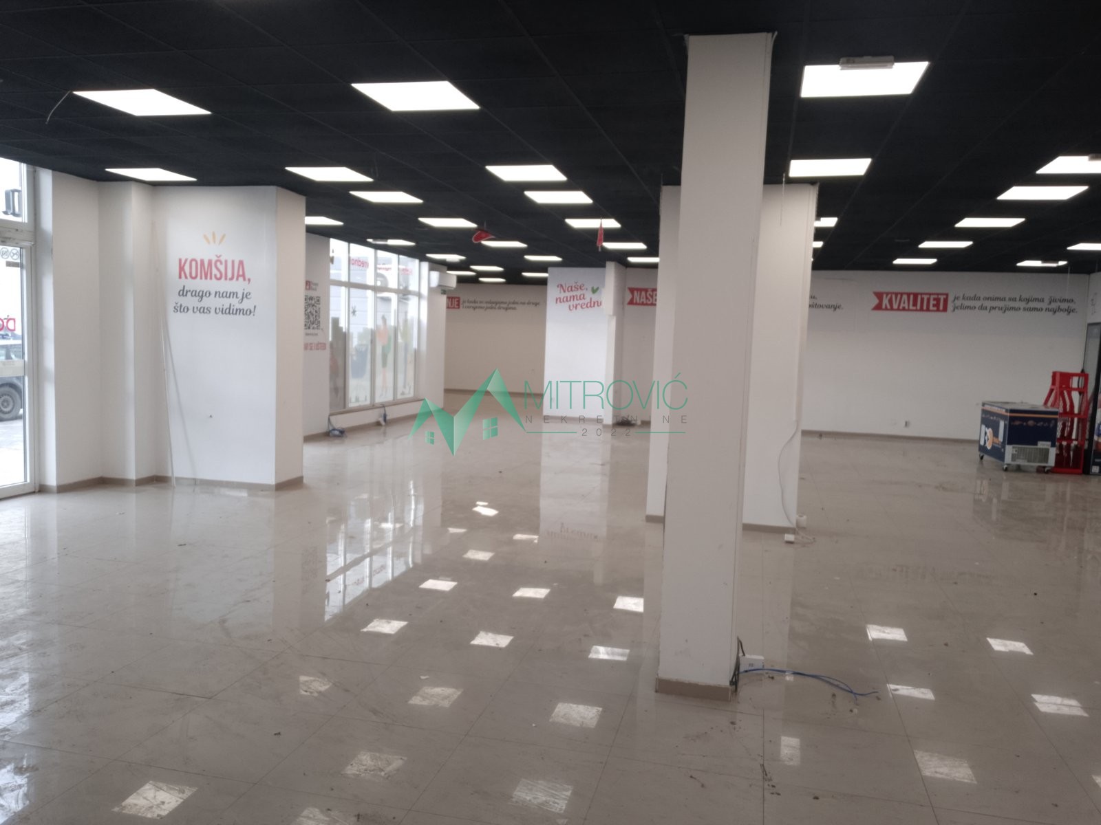 Lokal Prodaja Novi Sad  292 m2