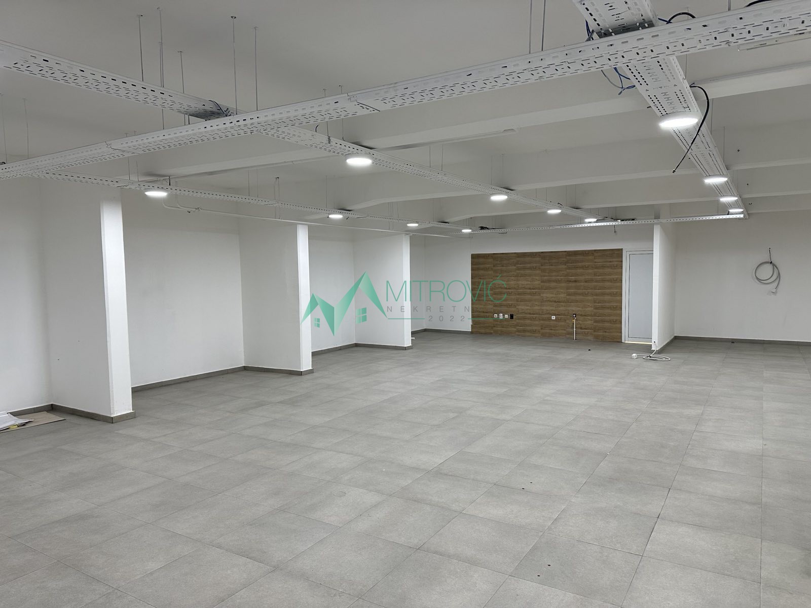 Lokal Prodaja Sremska Kamenica  701 m2