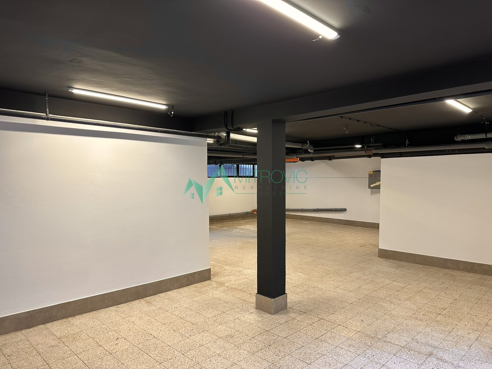 Lokal Prodaja Sremska Kamenica  701 m2