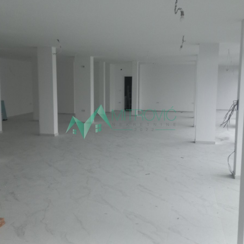 Lokal Prodaja Novi Sad  421 m2