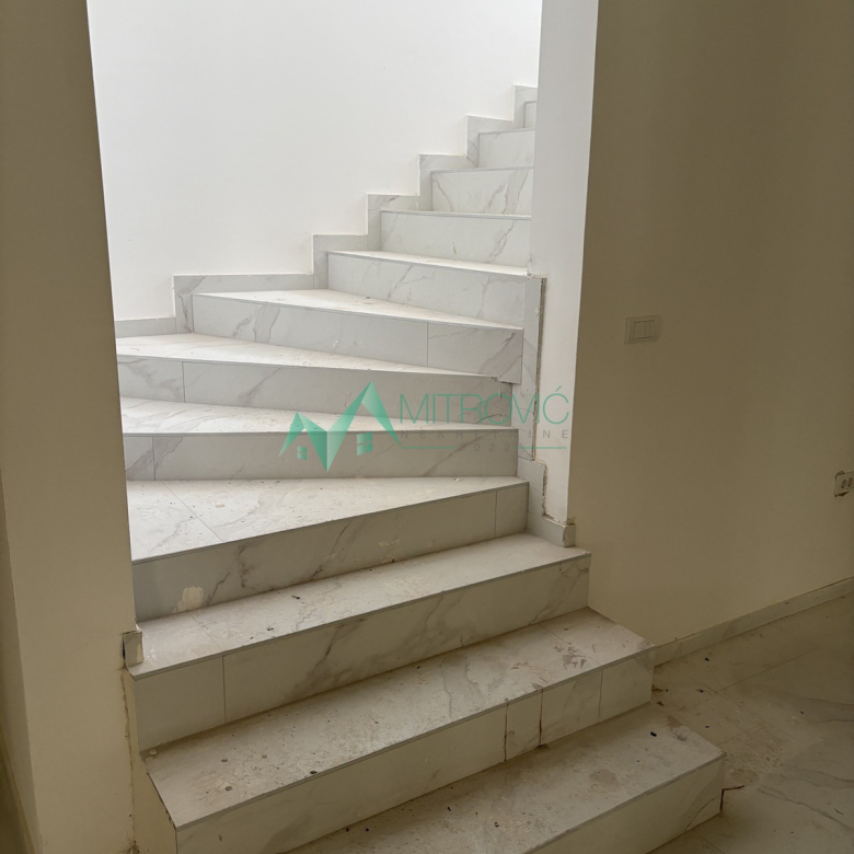 Lokal Prodaja Novi Sad  421 m2