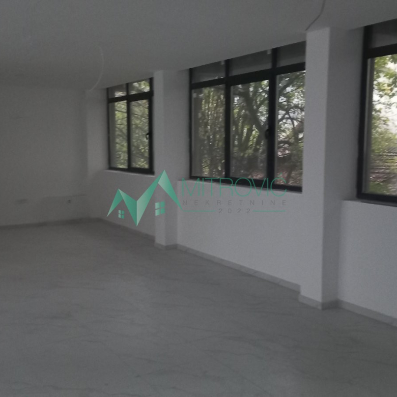 Lokal Prodaja Novi Sad  421 m2