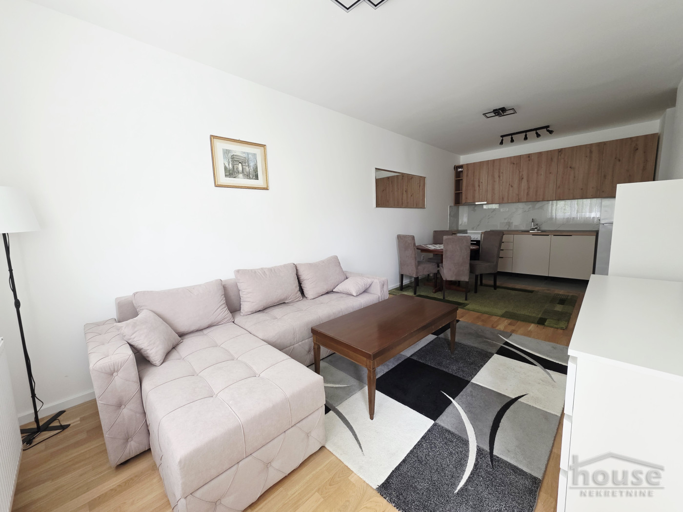 Stan Izdavanje Novi Sad  58 m2