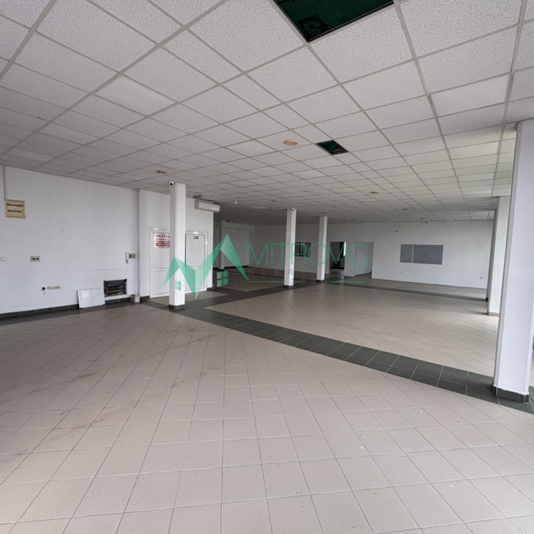 Lokal Prodaja Novi Sad  1044 m2