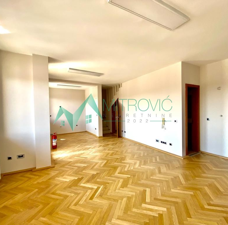 Lokal Prodaja Novi Sad  162 m2