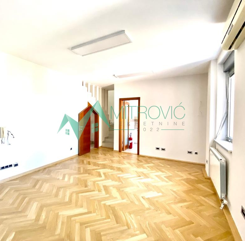 Lokal Prodaja Novi Sad  162 m2