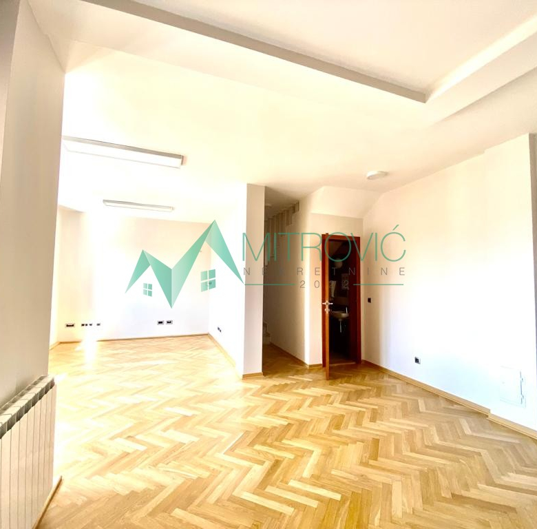 Lokal Prodaja Novi Sad  182 m2