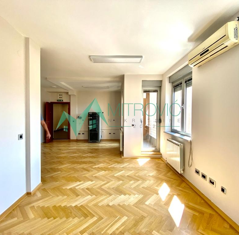 Lokal Prodaja Novi Sad  182 m2