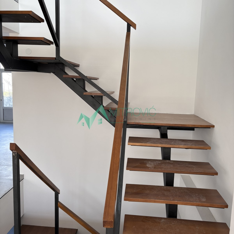 Lokal Prodaja Novi Sad  350 m2