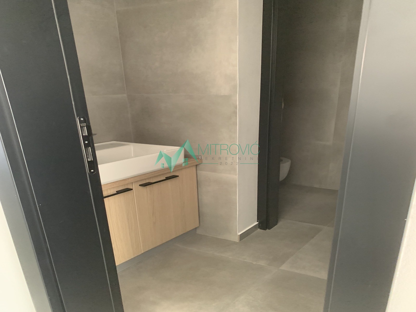 Lokal Prodaja Novi Sad  182 m2
