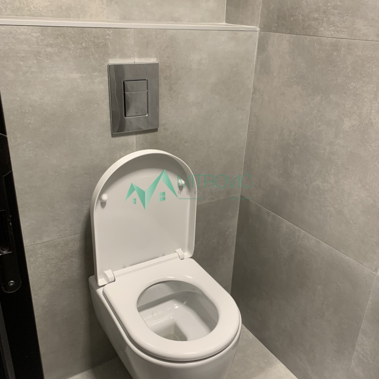 Lokal Prodaja Novi Sad  182 m2