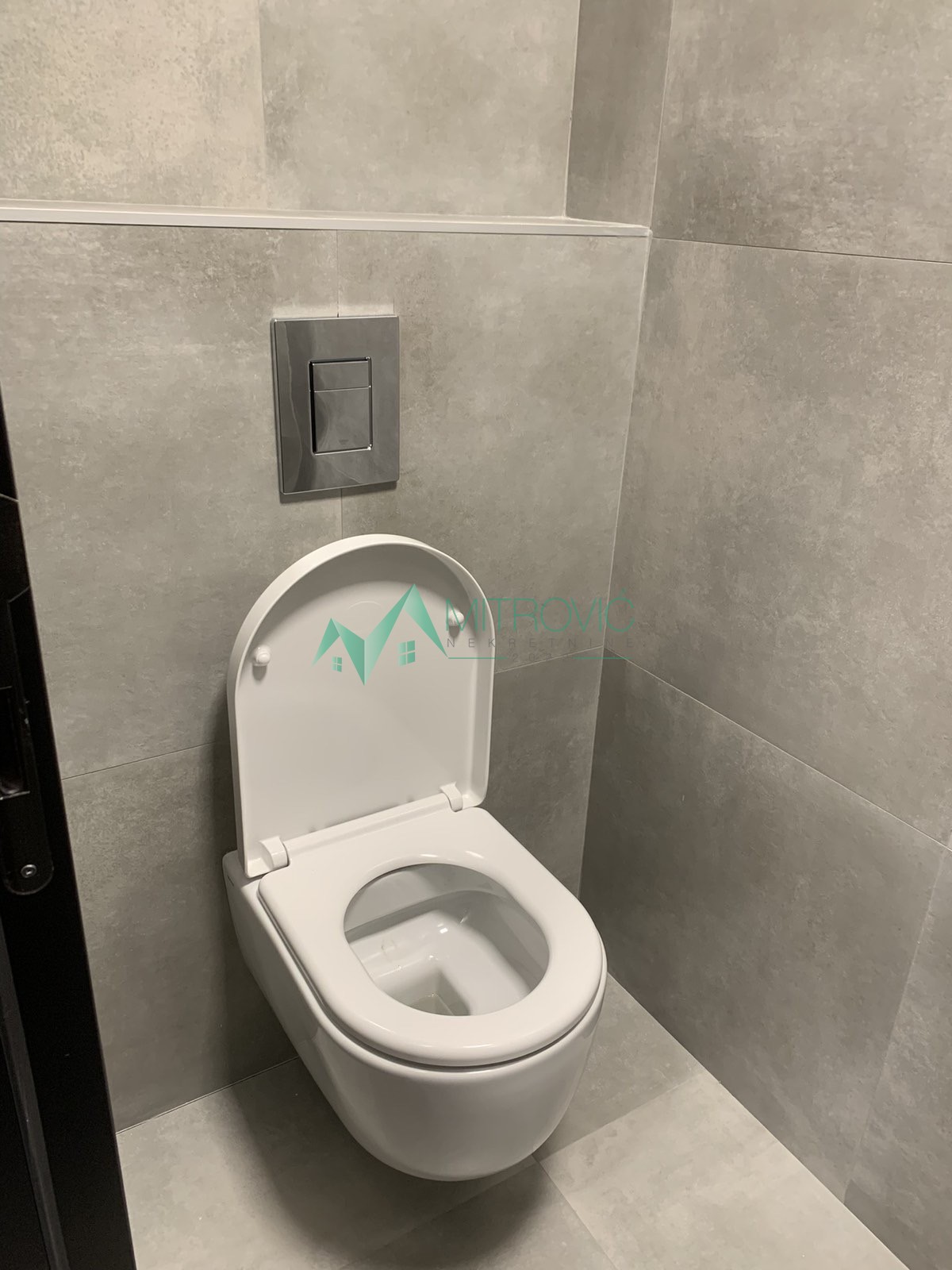 Lokal Prodaja Novi Sad  182 m2