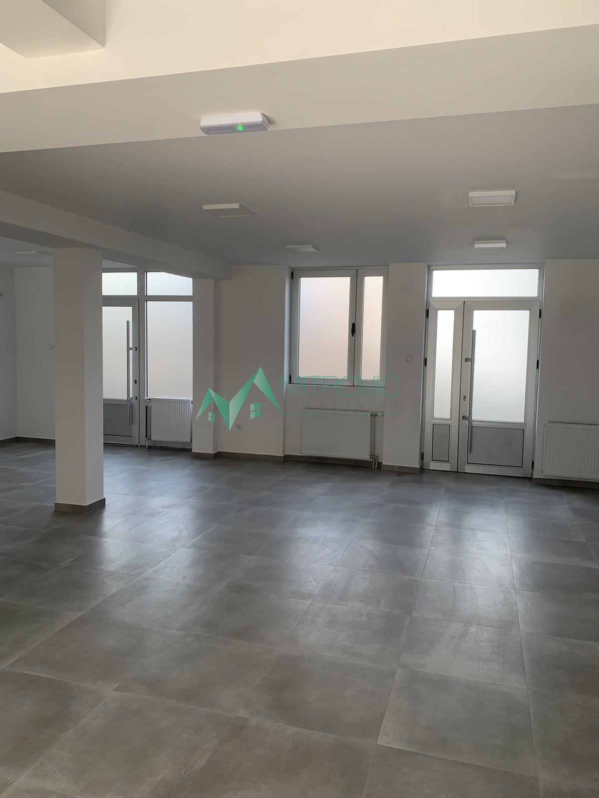 Lokal Prodaja Novi Sad  182 m2