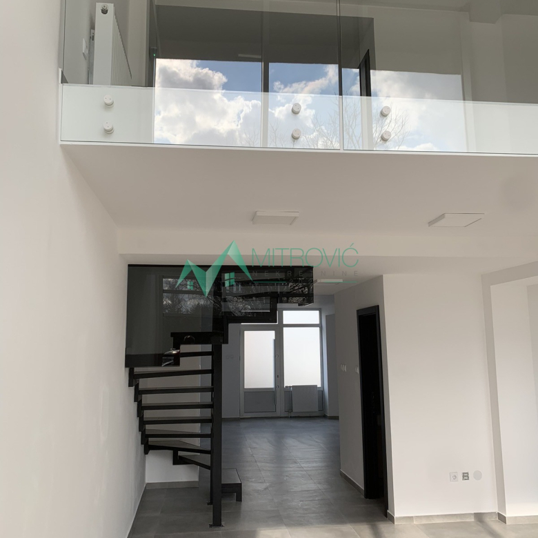 Lokal Prodaja Novi Sad  182 m2
