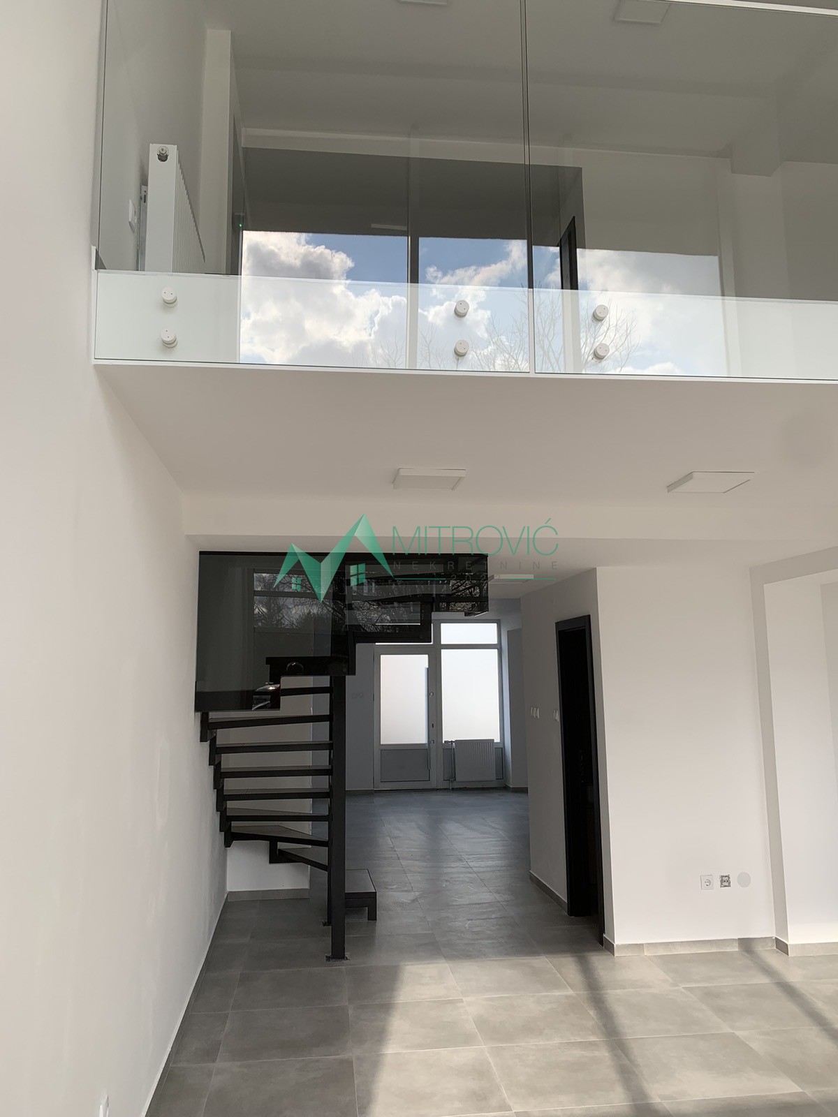 Lokal Prodaja Novi Sad  182 m2