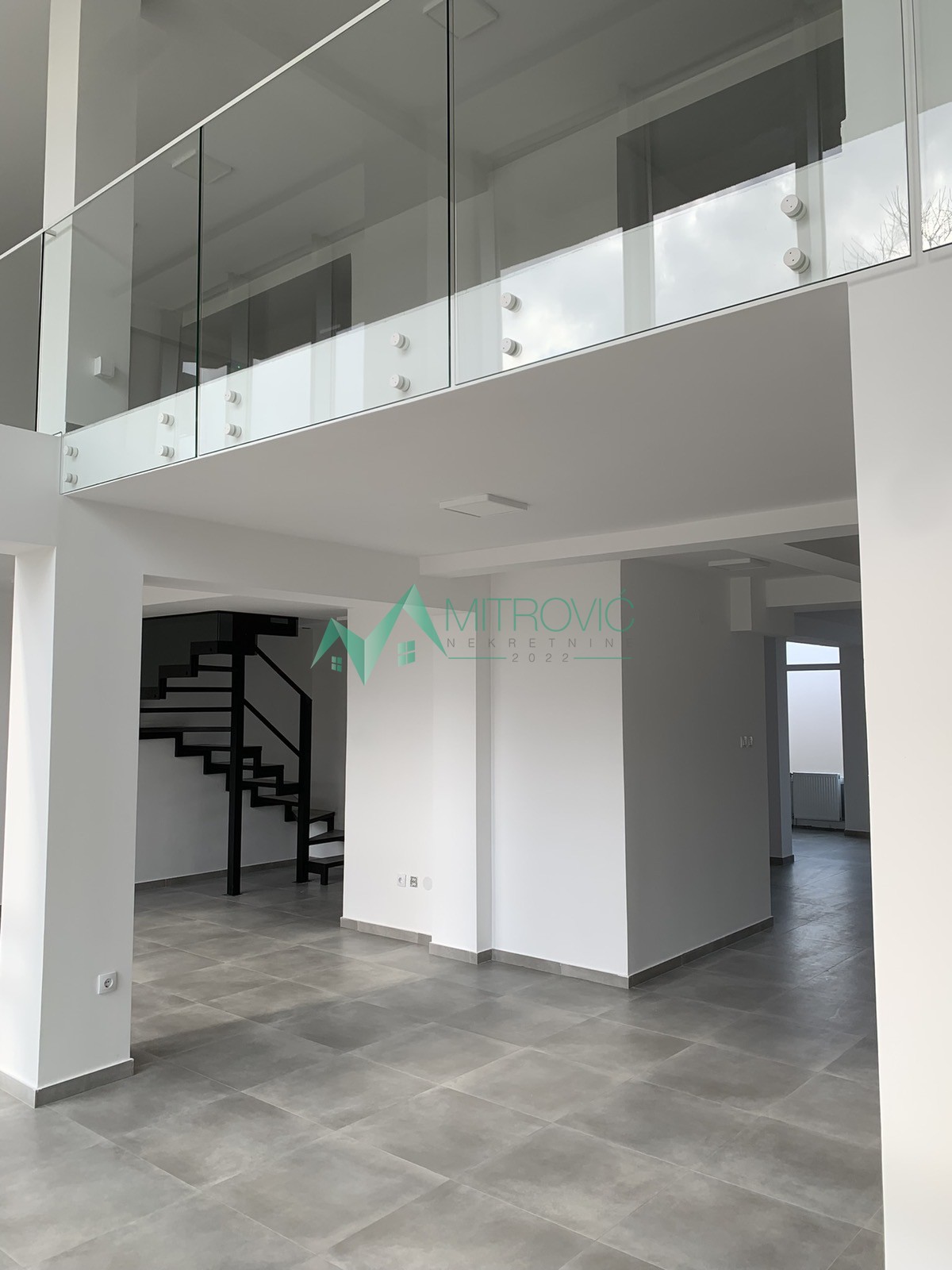 Lokal Prodaja Novi Sad  182 m2
