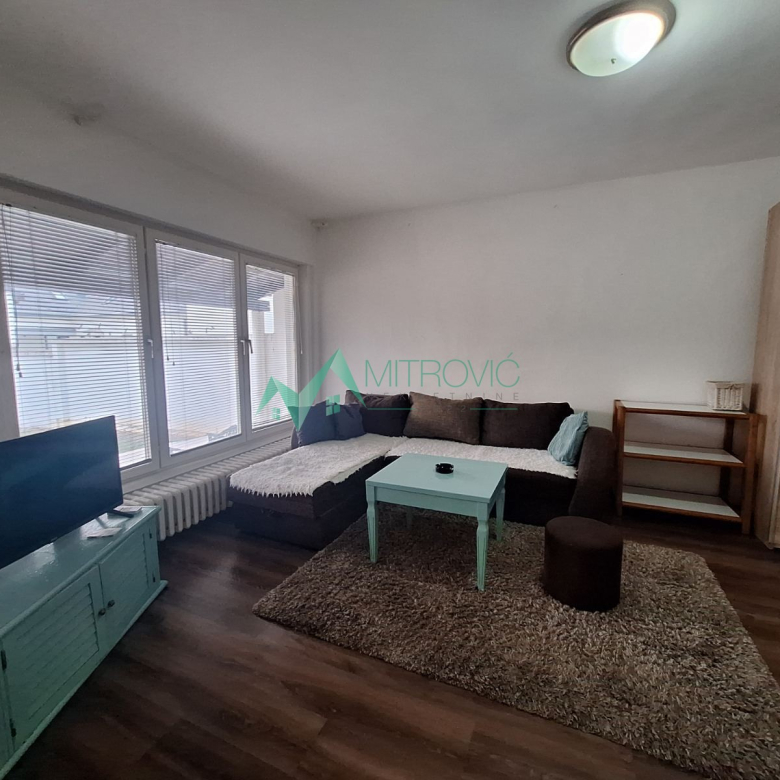 Stan Prodaja Veternik  60 m2