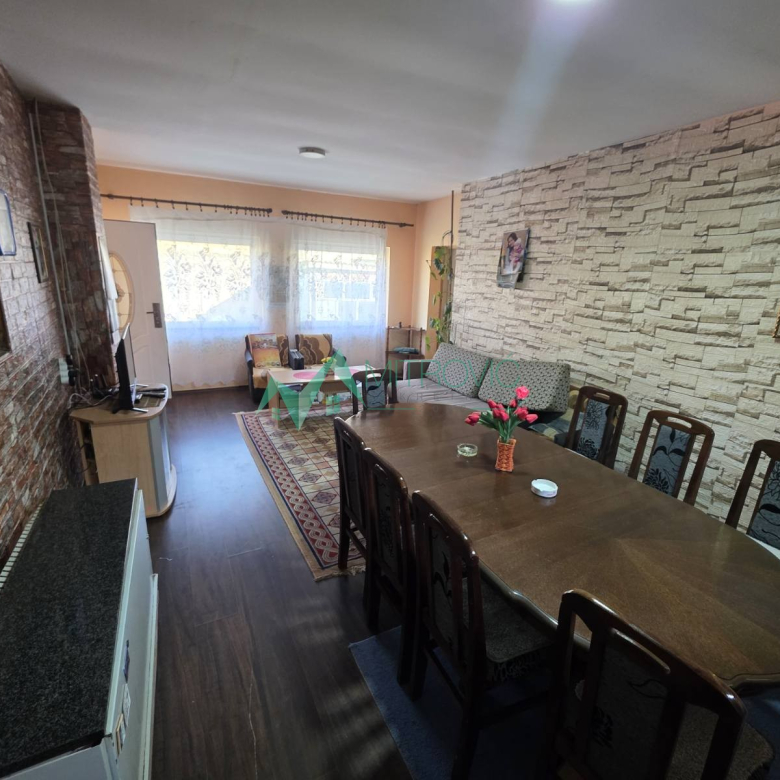 Kuća Prodaja Bačka Palanka  239 m2