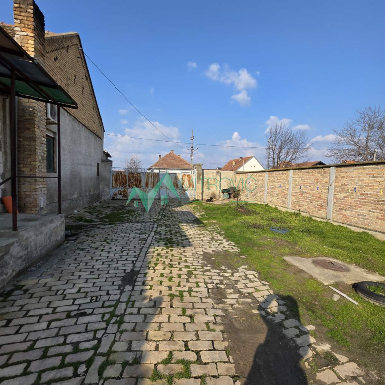 Kuća Prodaja Bačka Palanka  239 m2