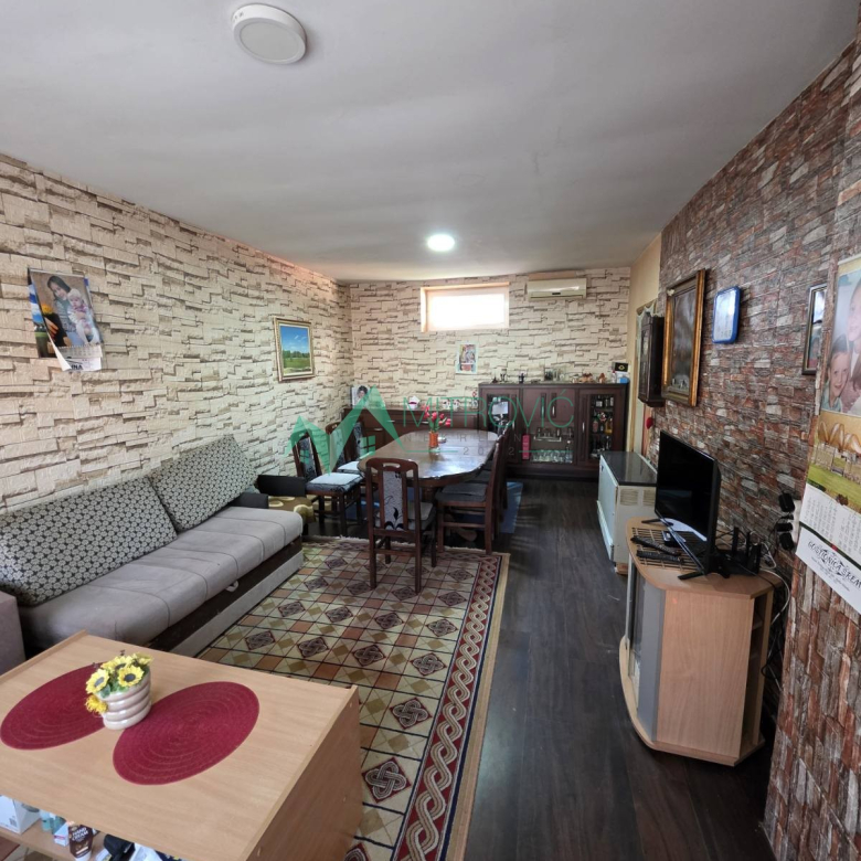Kuća Prodaja Bačka Palanka  239 m2