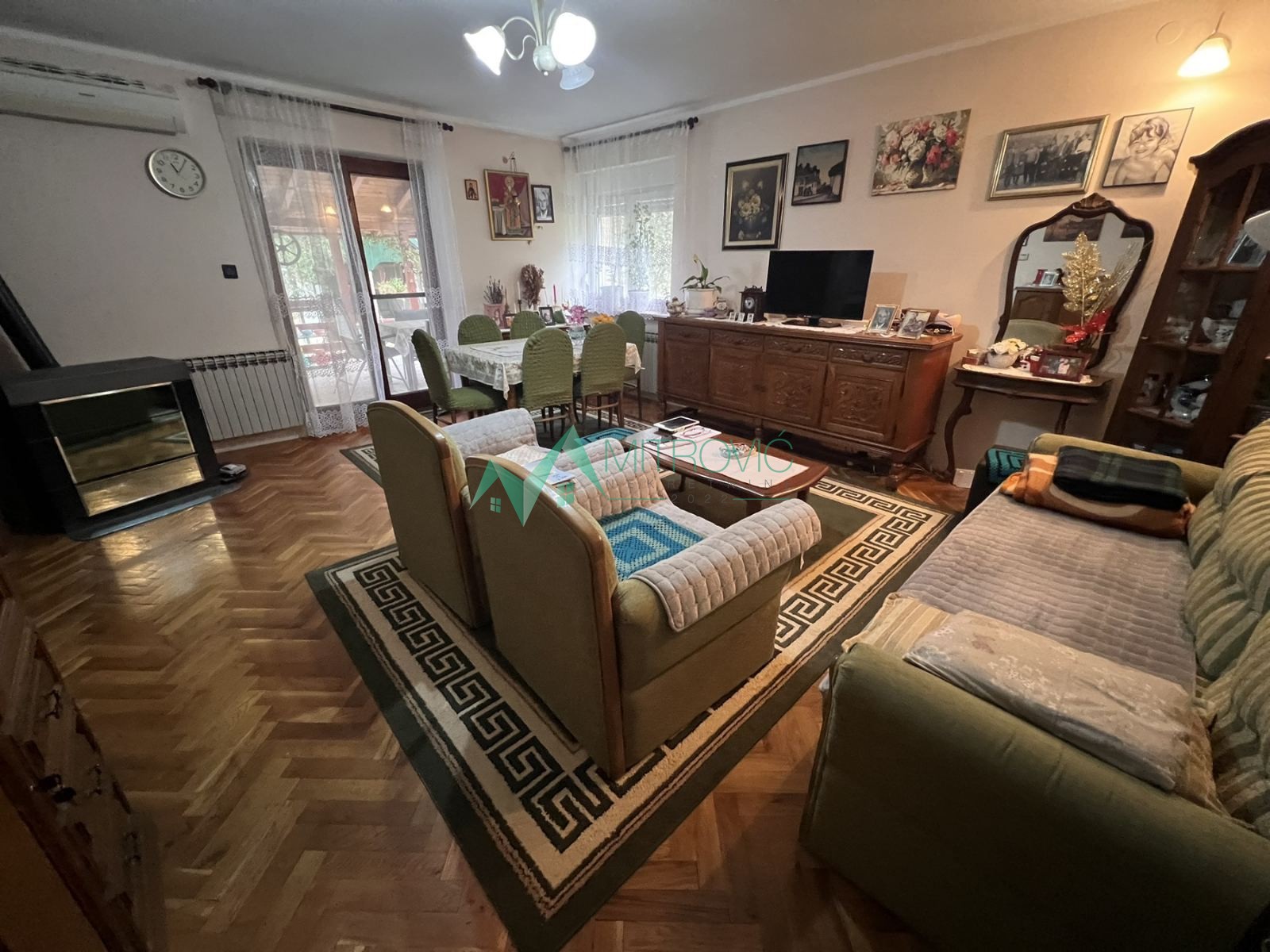Kuća Prodaja Sremska Kamenica  276 m2