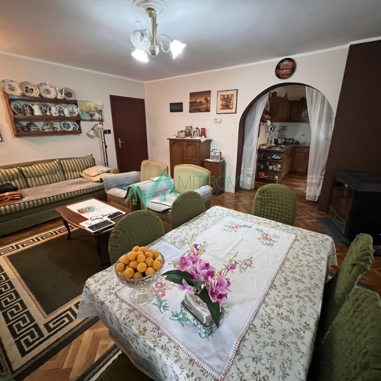 Kuća Prodaja Sremska Kamenica  276 m2