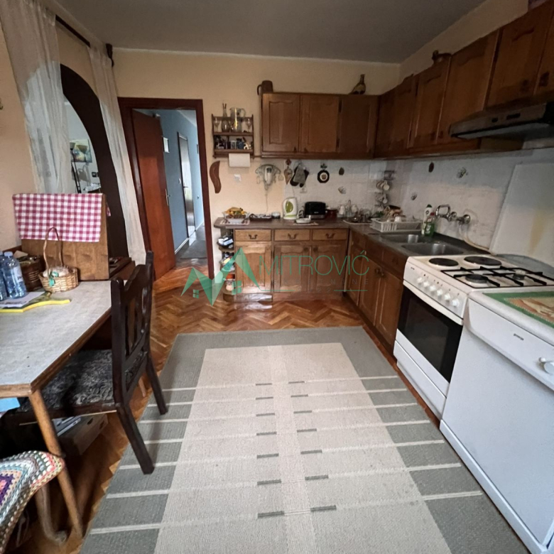 Kuća Prodaja Sremska Kamenica  276 m2
