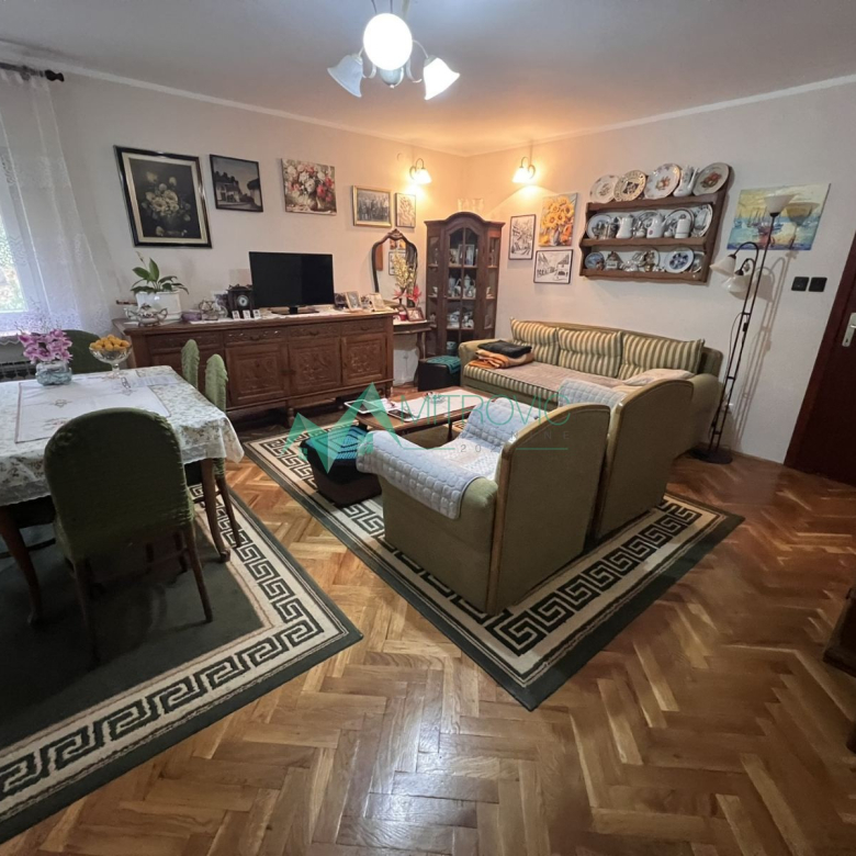 Kuća Prodaja Sremska Kamenica  276 m2