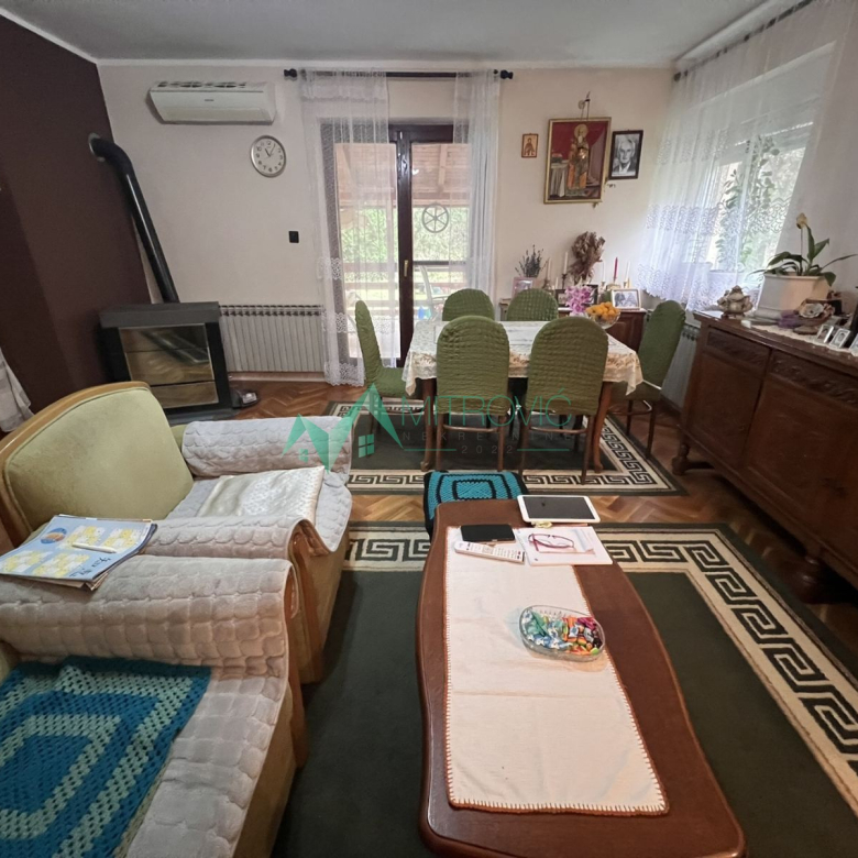 Kuća Prodaja Sremska Kamenica  276 m2