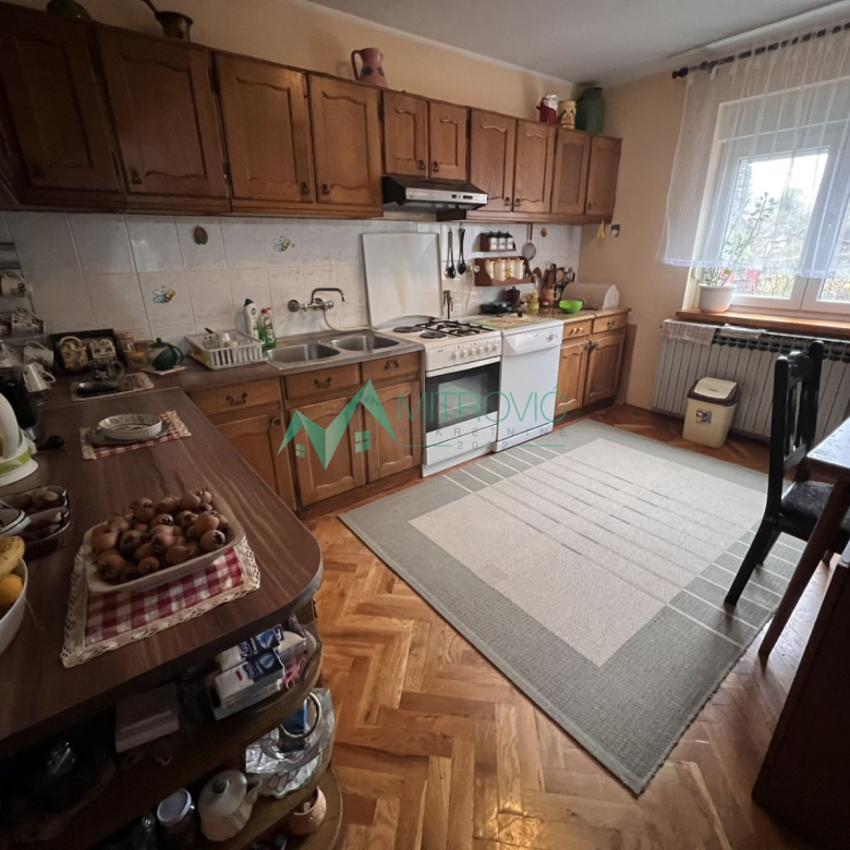 Kuća Prodaja Sremska Kamenica  276 m2