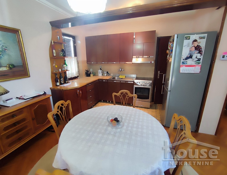 Kuća Prodaja Novi Sad  300 m2