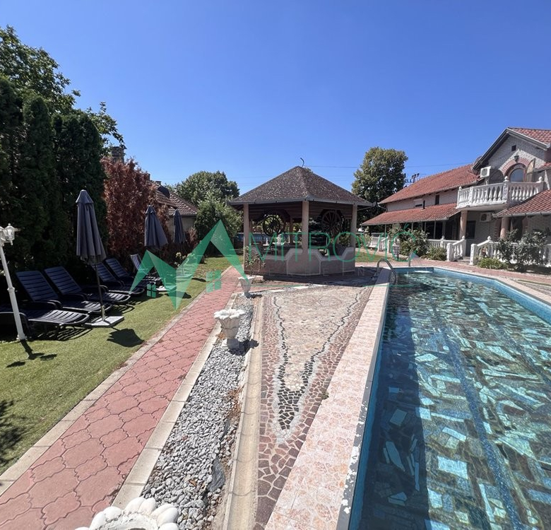 Kuća Prodaja Zmajevo  500 m2
