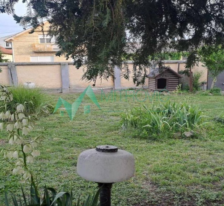 Kuća Prodaja Futog  330 m2